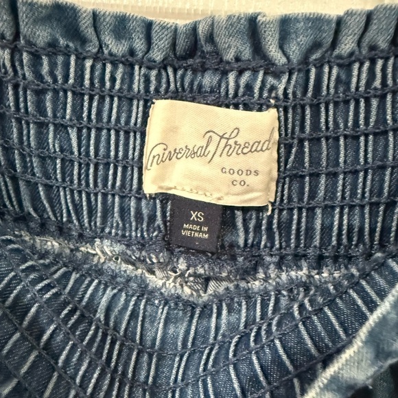 Universal Thread Shorts with pockets - Picture 3 of 4